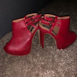 Sophia and lee peep toe heels